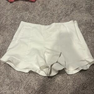 1 STATE MINI RUFFLE HEM SHORTS